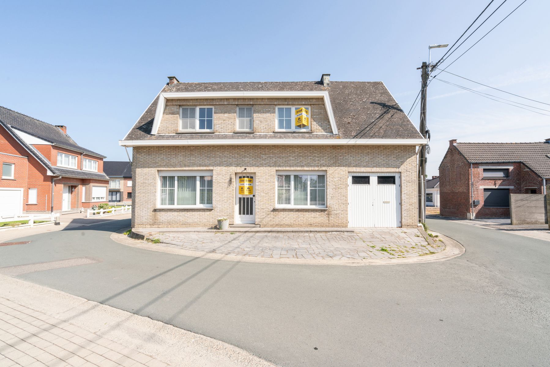 Hoofdfoto van de publicatie: Te renoveren woning met 4 slaapkamers en mooie tuin in het rustige Haaltert