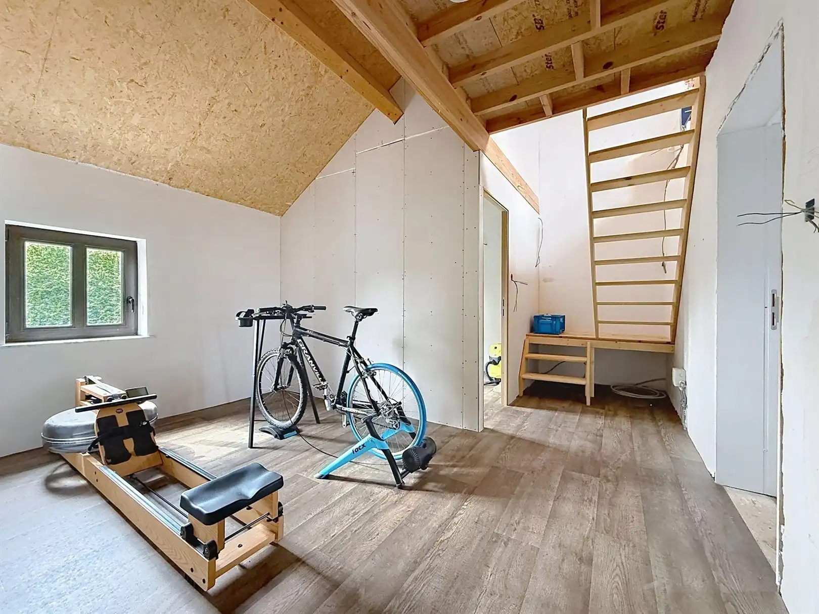 Ruime rijwoning met 5 slkps, inrichtbare zolder, tuin, 5a 47ca foto 27