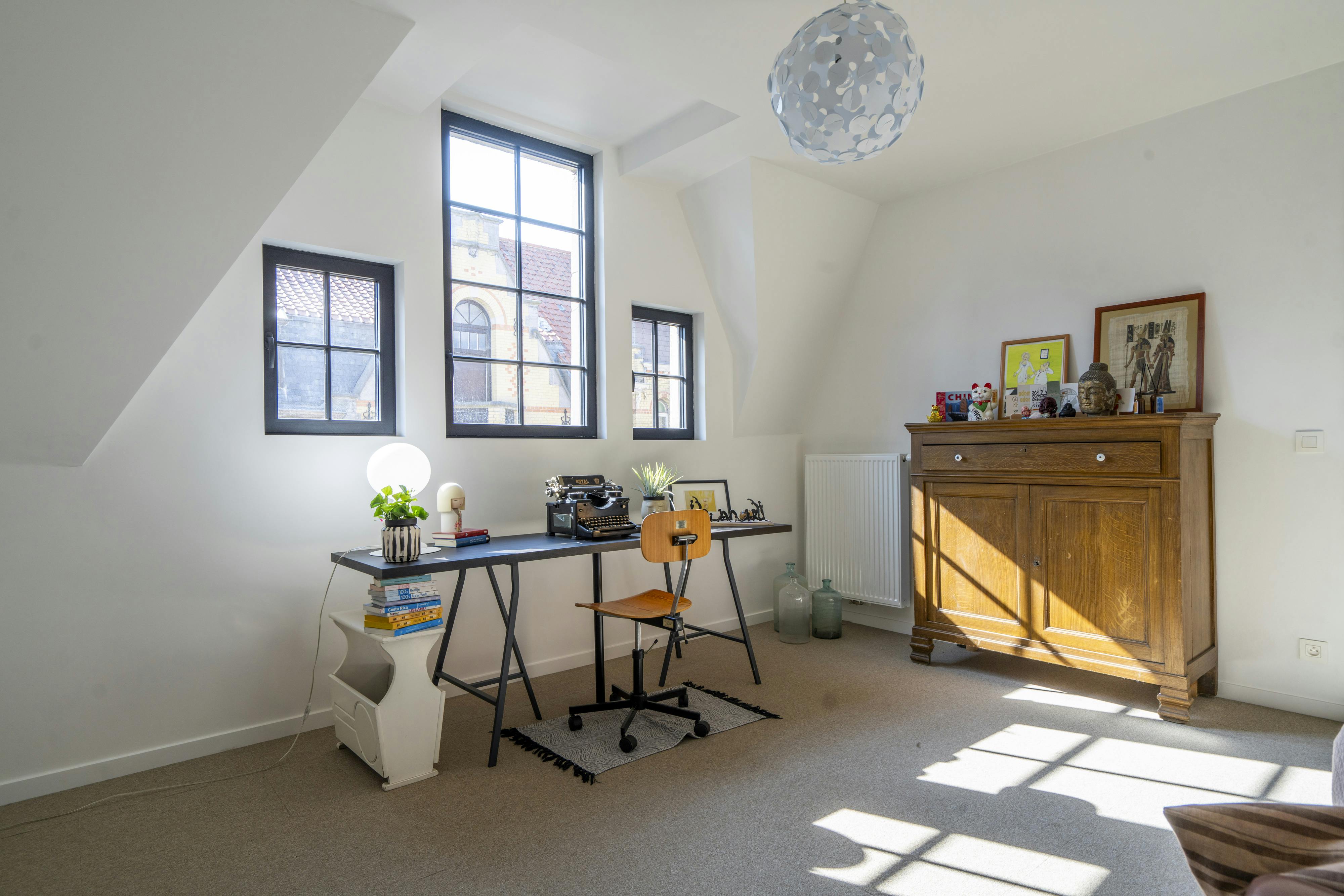 Prachtig gerenoveerde herenwoning te koop met uitweg  foto 9