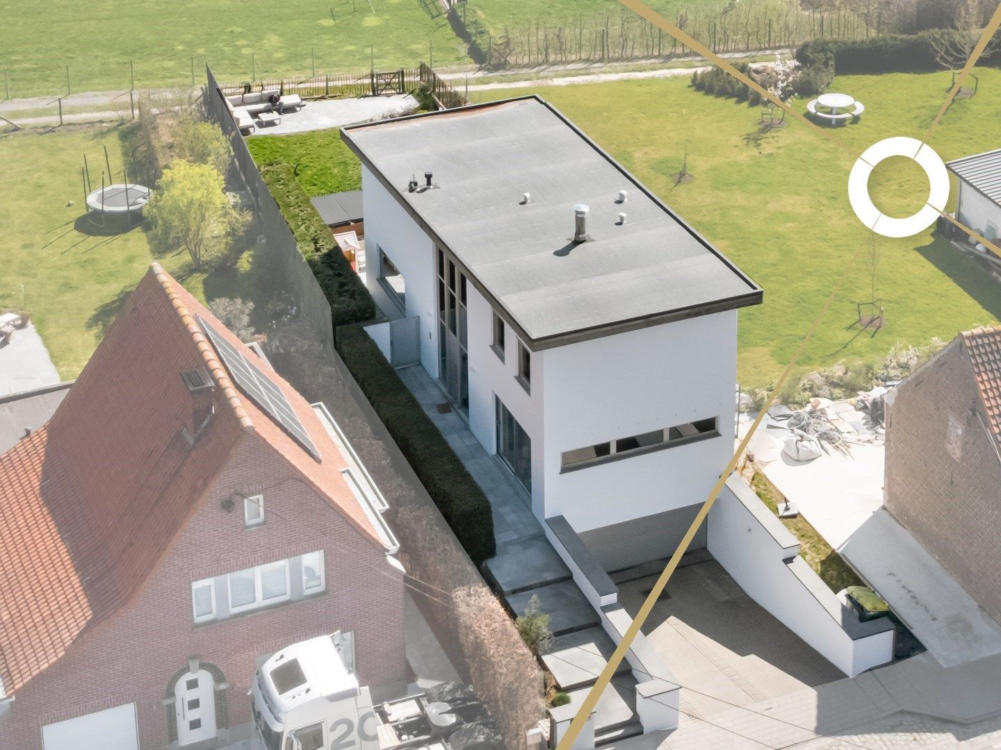 Ruime villa met 3 slaapkamers en een idyllisch uitzicht te Passendale foto {{pictureIndex}}