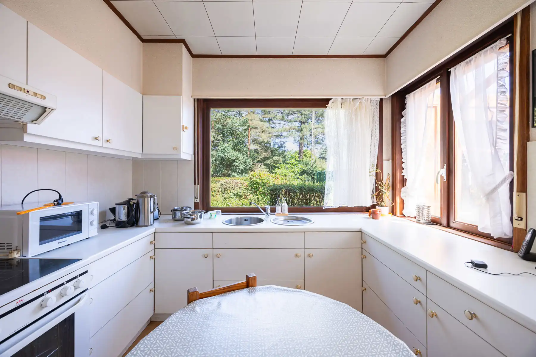 Bungalow op toplocatie met grote loods foto 10