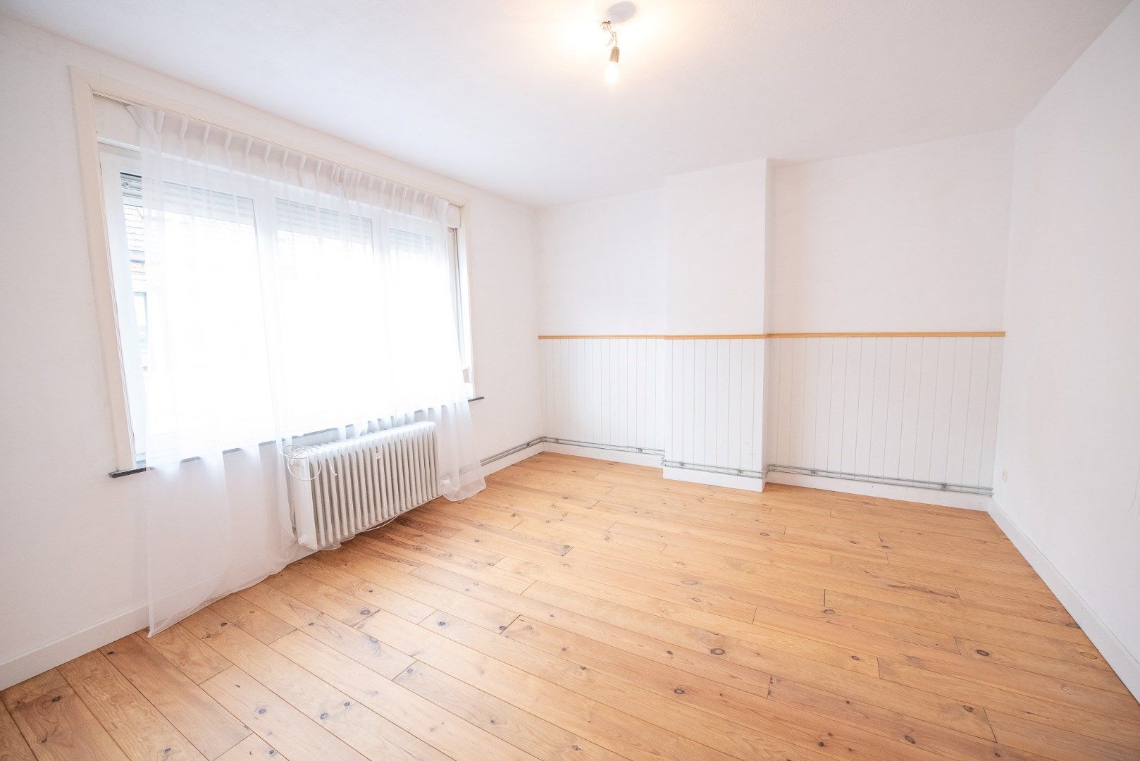 Gerenoveerd woning te huur in het centrum van Waregem! foto 11