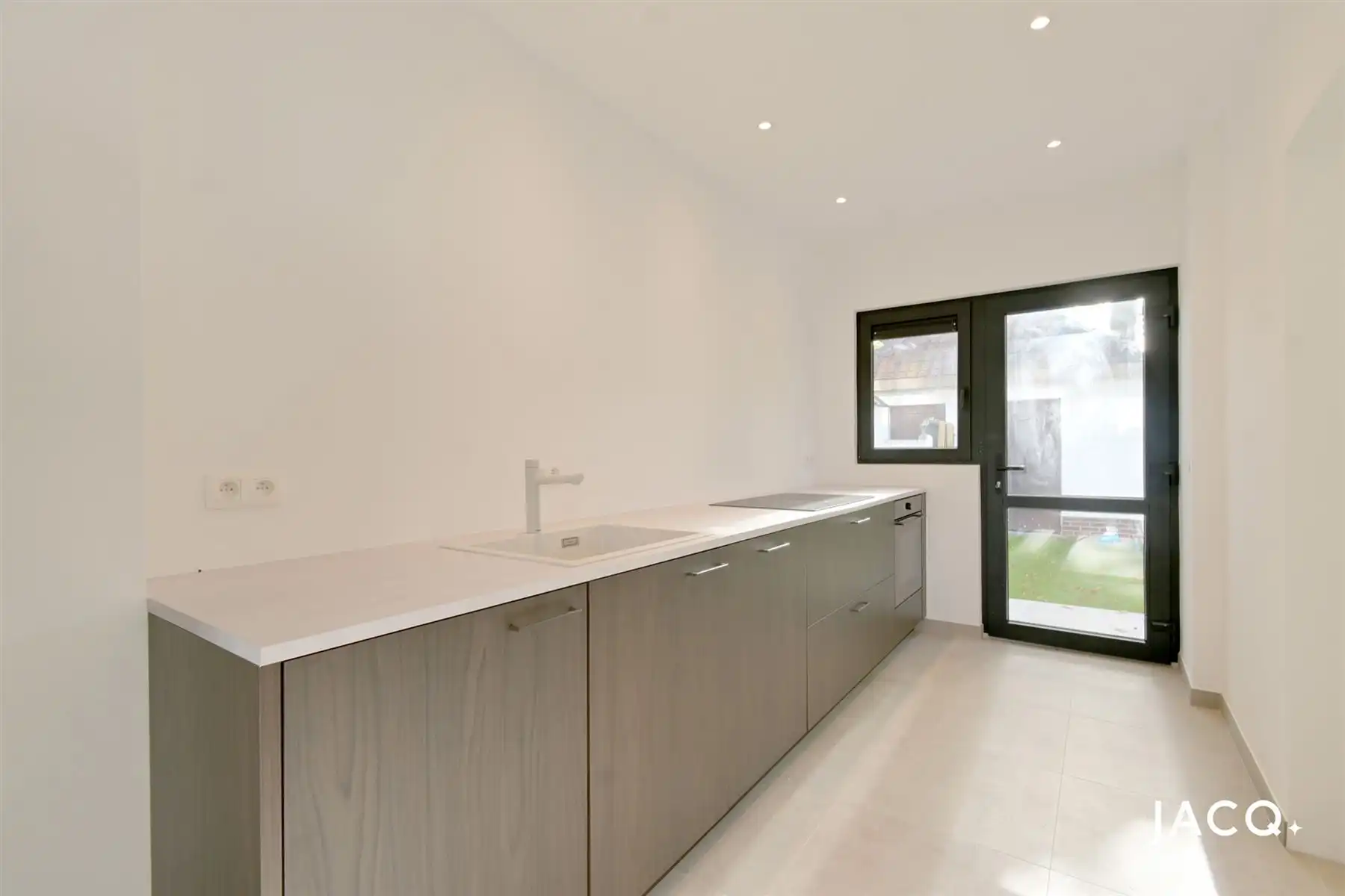Prachtig gerenoveerde woning met 3 slaapkamers en tuin! foto 10