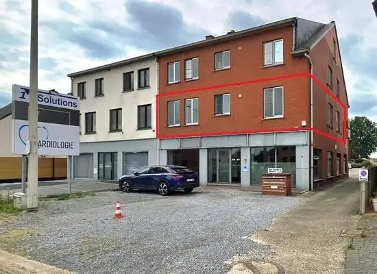 Instapklaar 2-slaapkamer appartement met garage, autostaanplaats en kelderberging foto {{pictureIndex}}