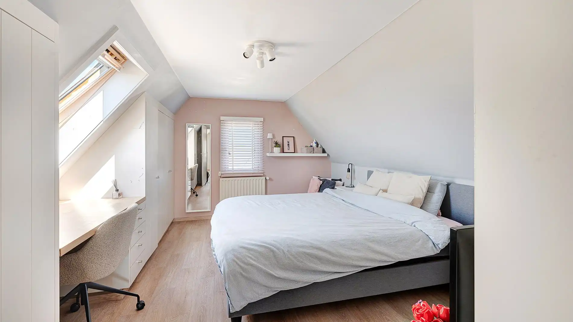 Vijf slaapkamers, groot volume in een alleenstaande villa te Knokke foto 25