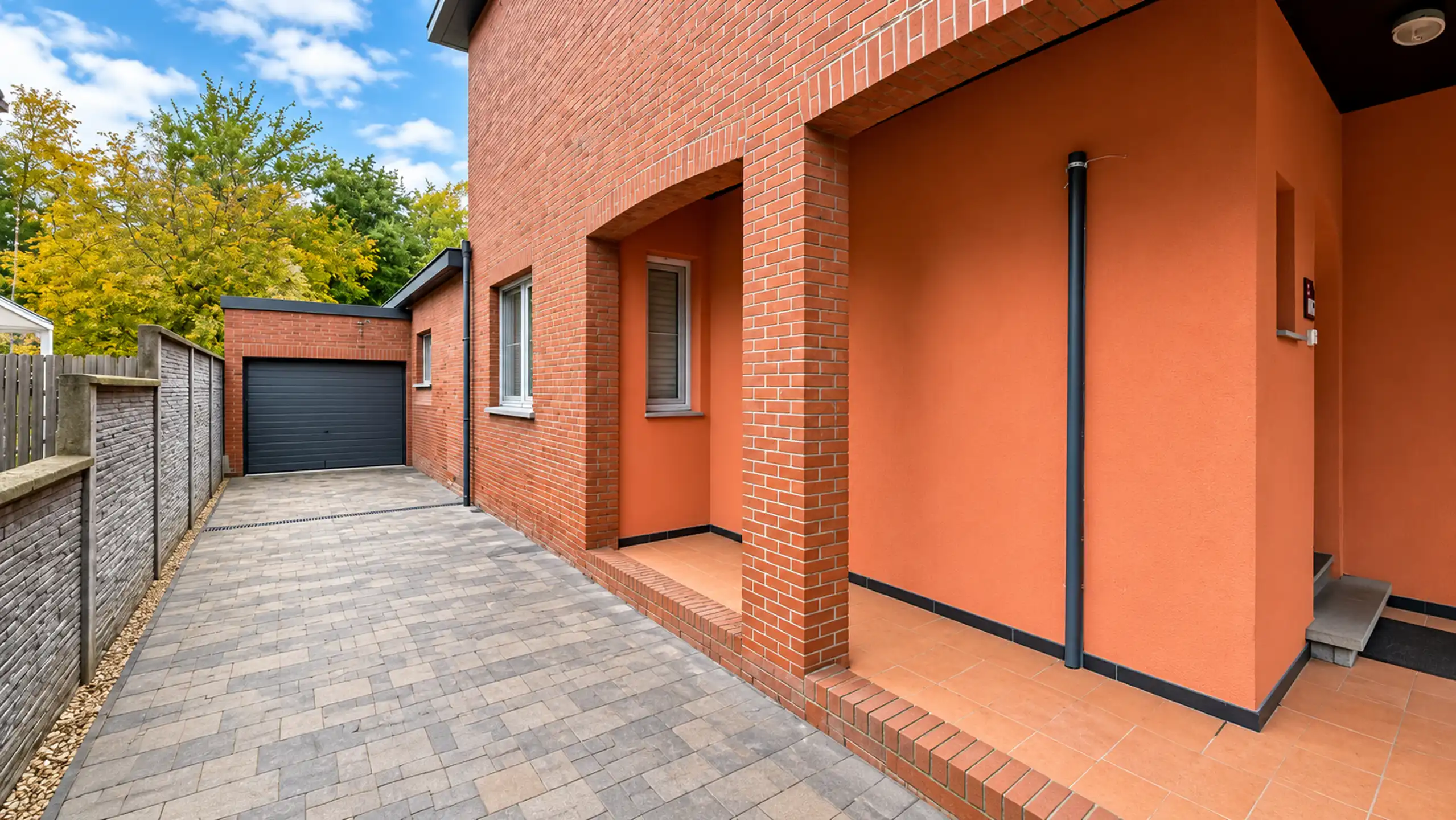Instapklare halfopen bebouwing met zonnige tuin en garagebox foto 38