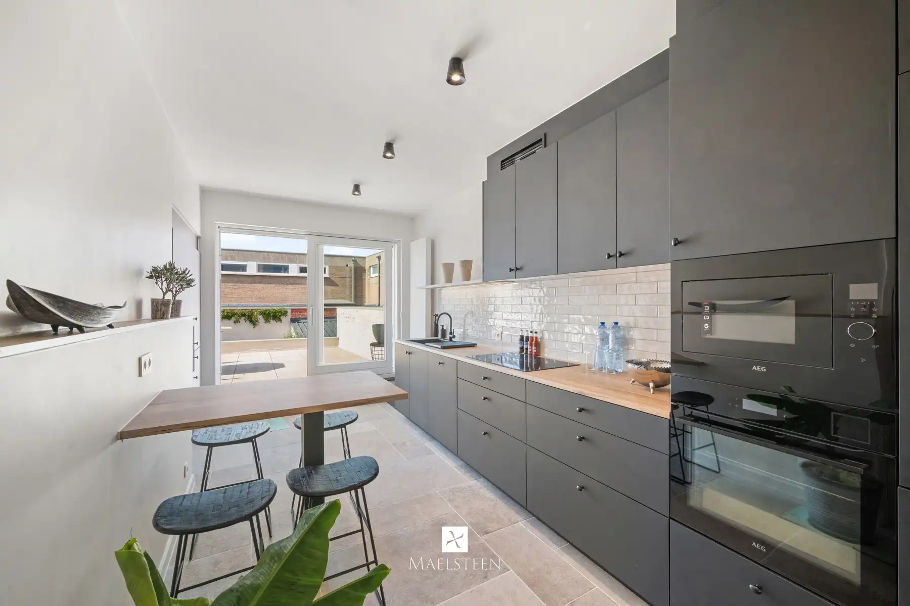 Stijlvolle herenwoning met garage in hartje Brugge centrum foto 4