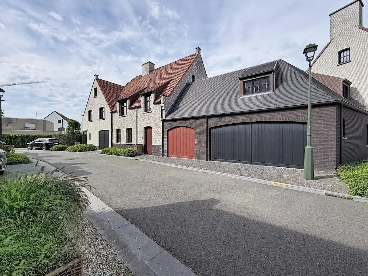 Ruime halfopen, quasi nieuwbouw woning op rustige ligging in het pittoreske Ramskapelle foto 3