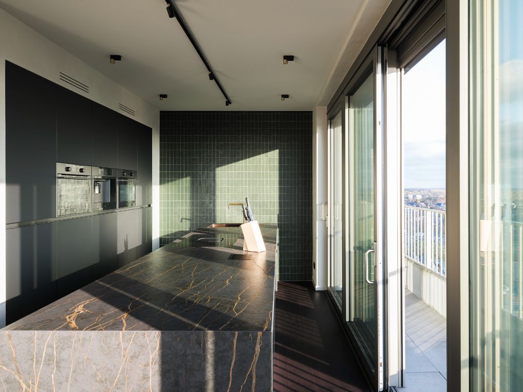 Luxe penthouse (bj. 2021) met twee kamers en een uitzonderlijk terras met panoramisch zicht over Gent en zijn torens. foto 3