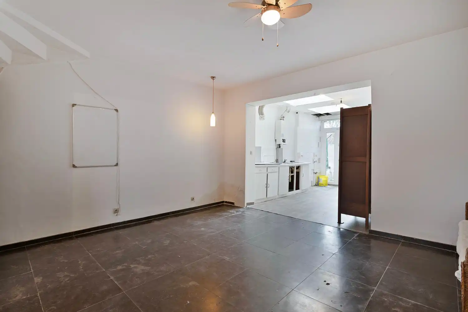 Deurne-Zuid: volledig te renoveren rijwoning met 3 slks op 352m2! foto 8