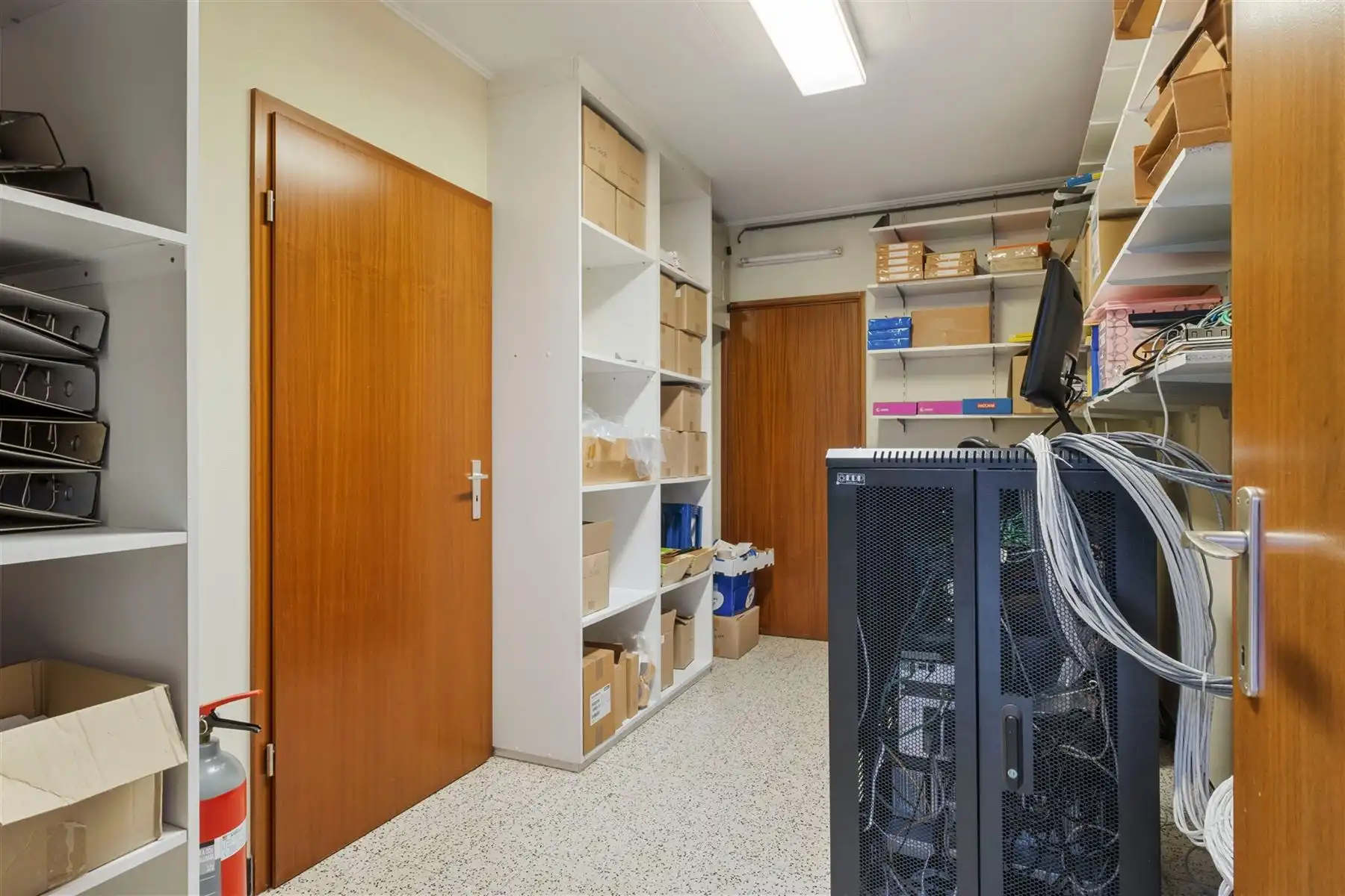 Veelzijdig Kantoorpand met Parkeerplaats in Groen Mene foto 15