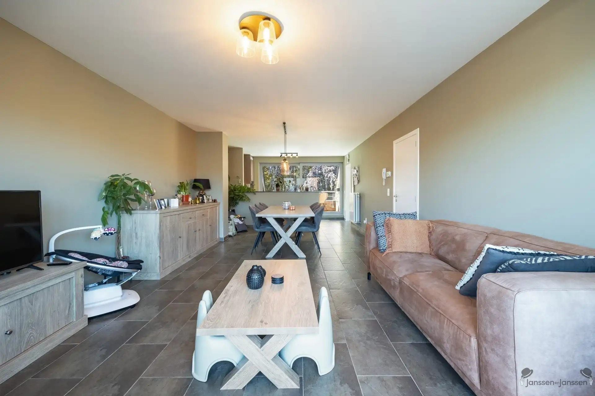 dakappartement met 3 slpkmrs, terras & parkeerplaats foto 3