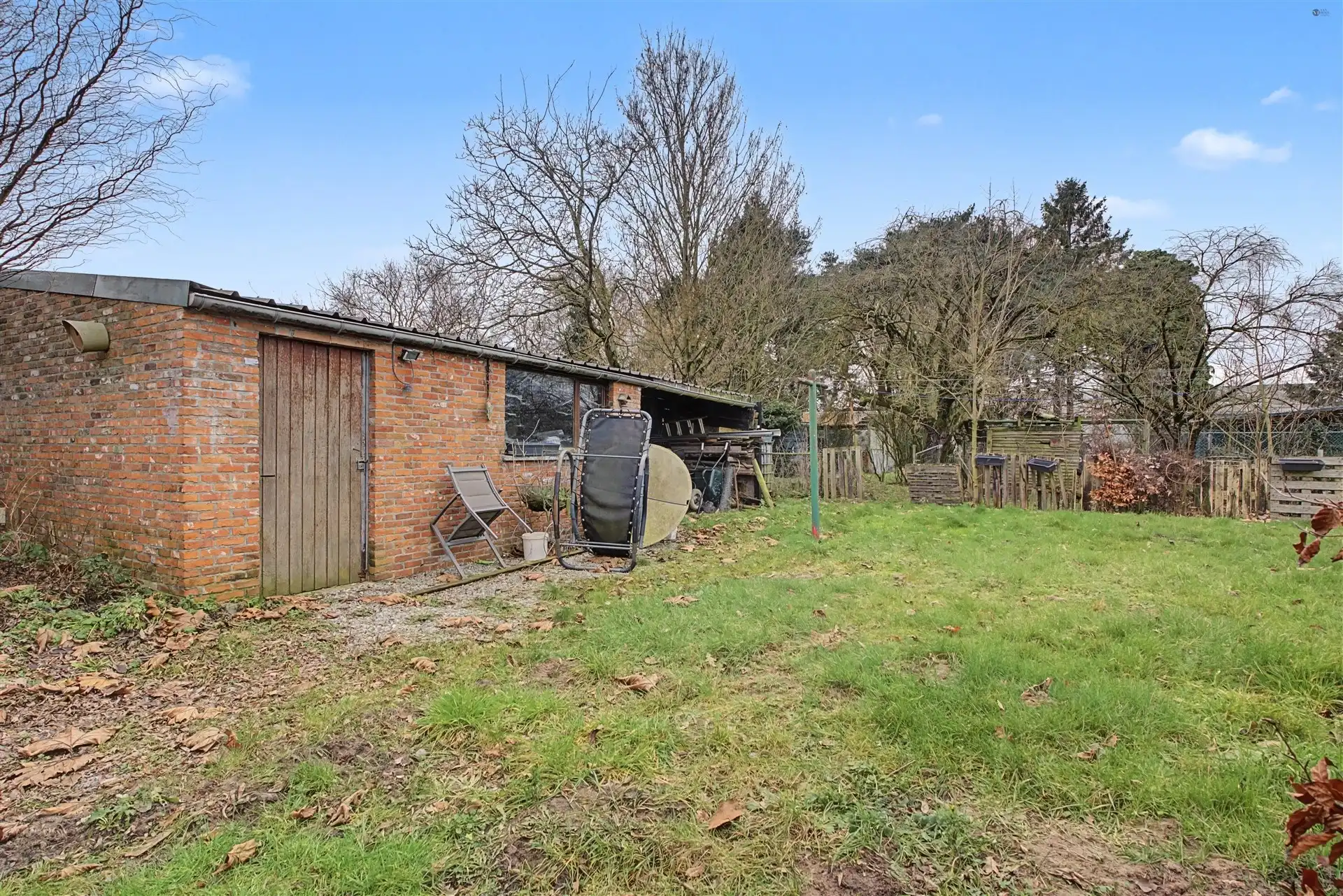 Half open bebouwing met een uitstekende basis foto 18