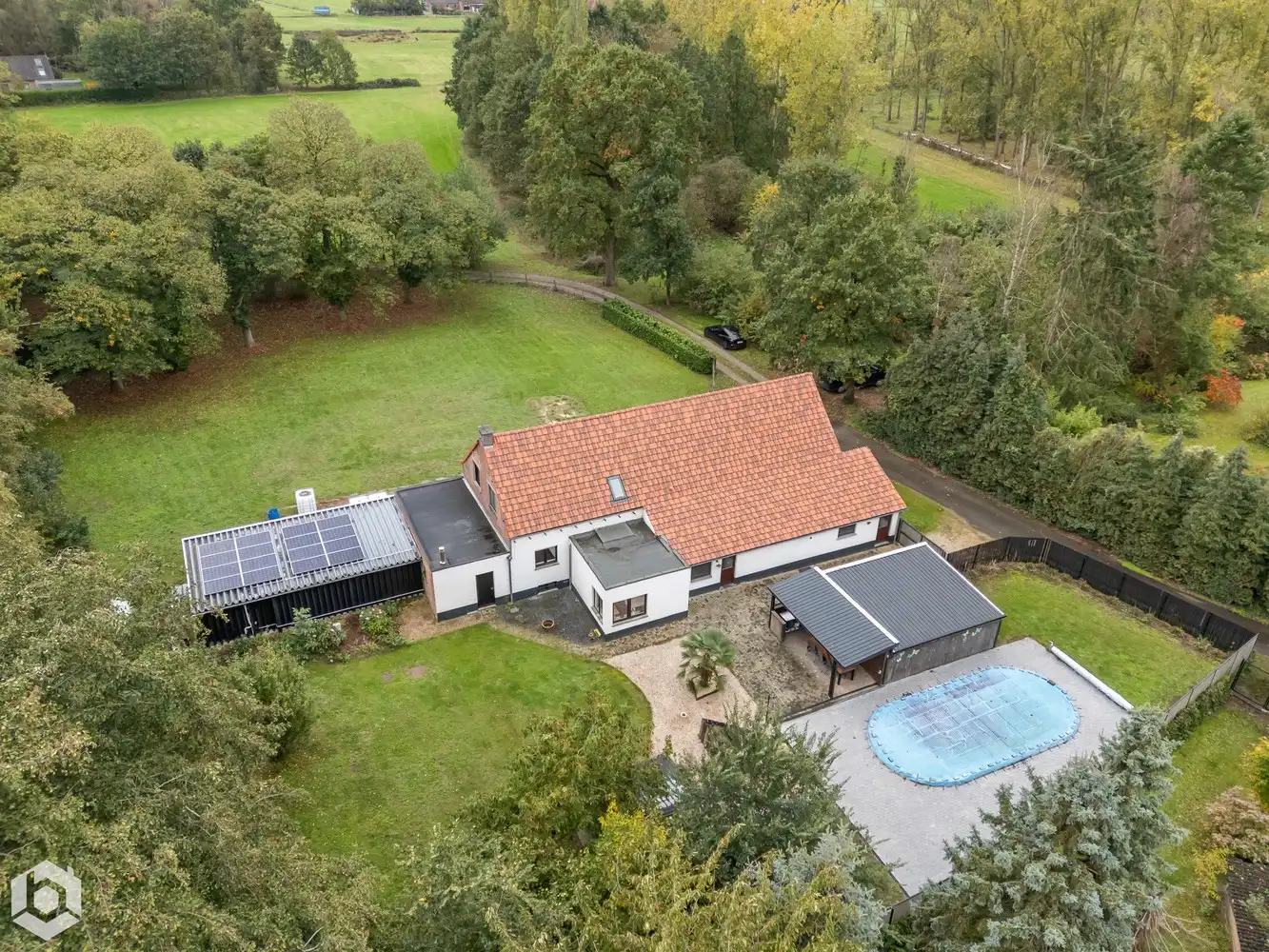 Prachtige gerenoveerde ruime woning in een groen kader foto 27