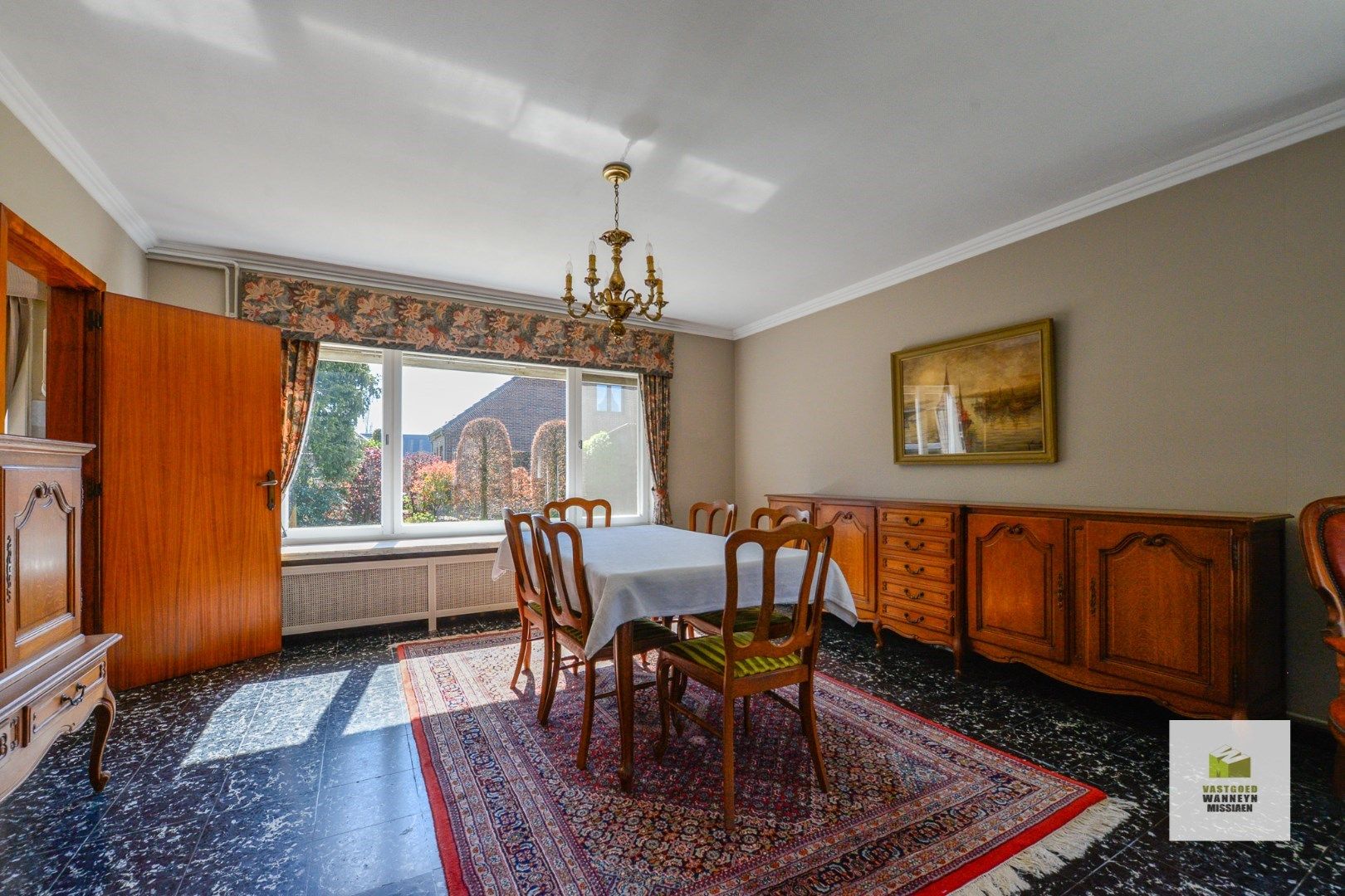 Ruime te renoveren villa met 4 slaapkamers en loods op 1696m2 te centrum Wingene foto 9