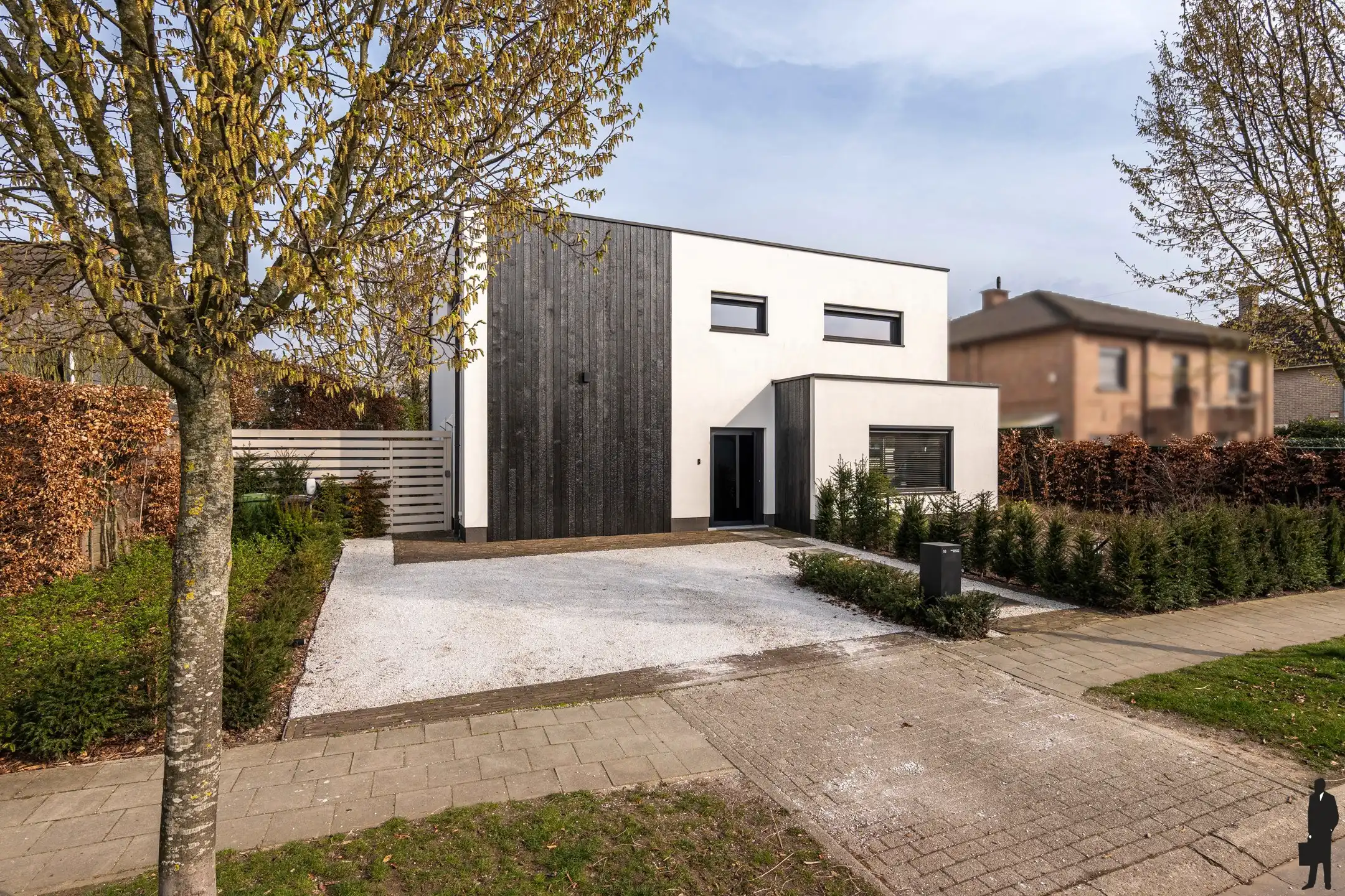 Luxueus energetisch gerenoveerde woning met verwarmd zwembad foto {{pictureIndex}}