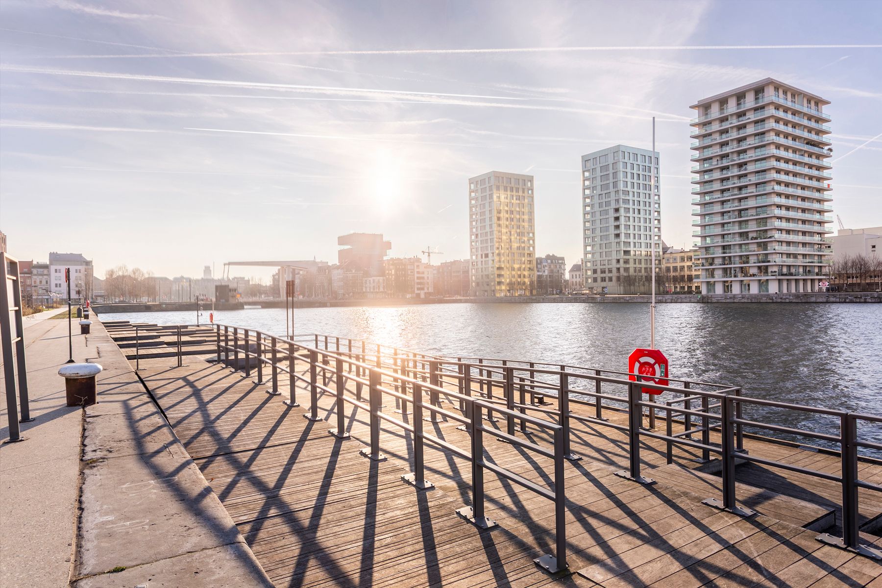 Stijlvol gemeubeld appartement met terras in de Cadixwijk foto 9
