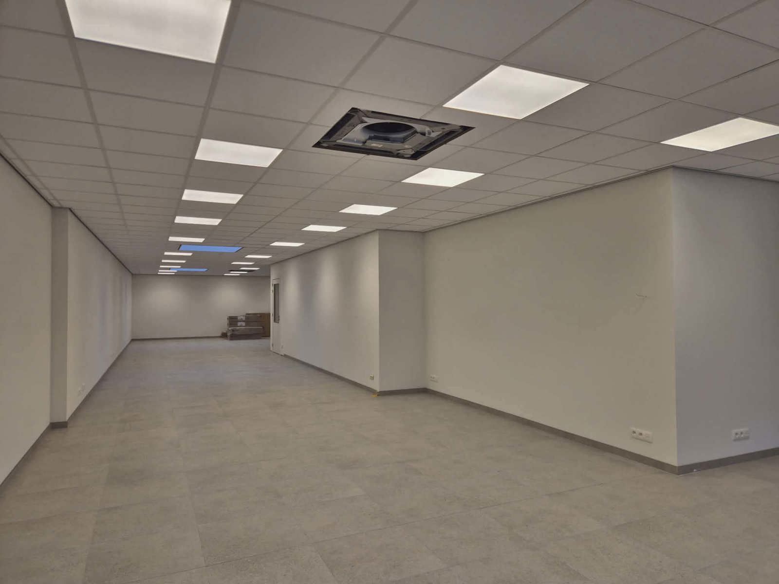 Nieuwbouw handelsgelijkvloers op het Dorp in Serskamp foto 3