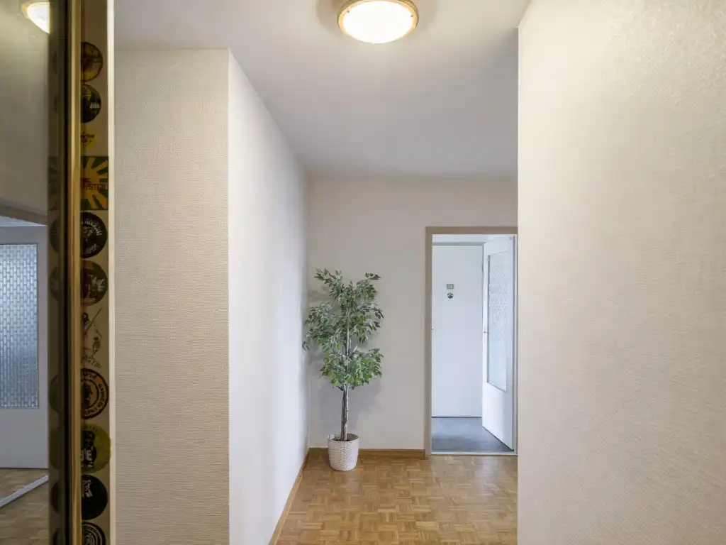 Op te frissen ruim appartement met 2 slaapkamers en een zonnig terras, gelegen vlakbij het centrum van Gent. foto 9