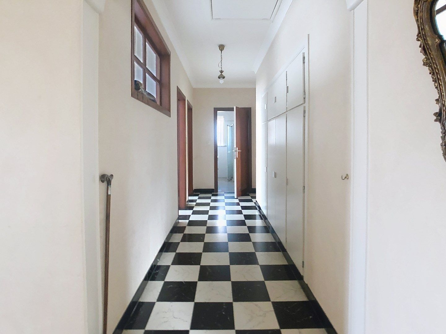 Prachtig gelegen, gelijkvloerse woning met 3 grote slaapkamers en garage op 1107m². foto 9