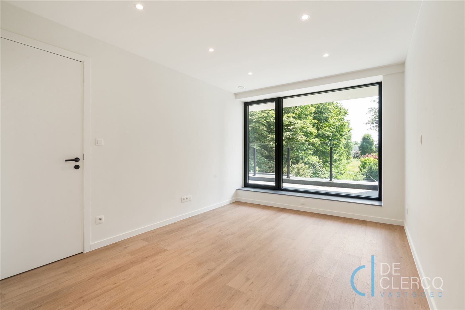 Piekfijn gerenoveerd appartement te koop, centrum Lochristi! foto 9
