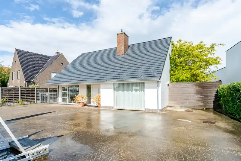 Roeselare-Gits. Opportuniteit aan de Bruggesteenweg gelegen. RUIME LUXE VILLA MET MAGAZIJN & KANTOOR, 4 slaapkamers, uiterst commercieel en zichtbaar. Recent vernieuwd ! foto 3