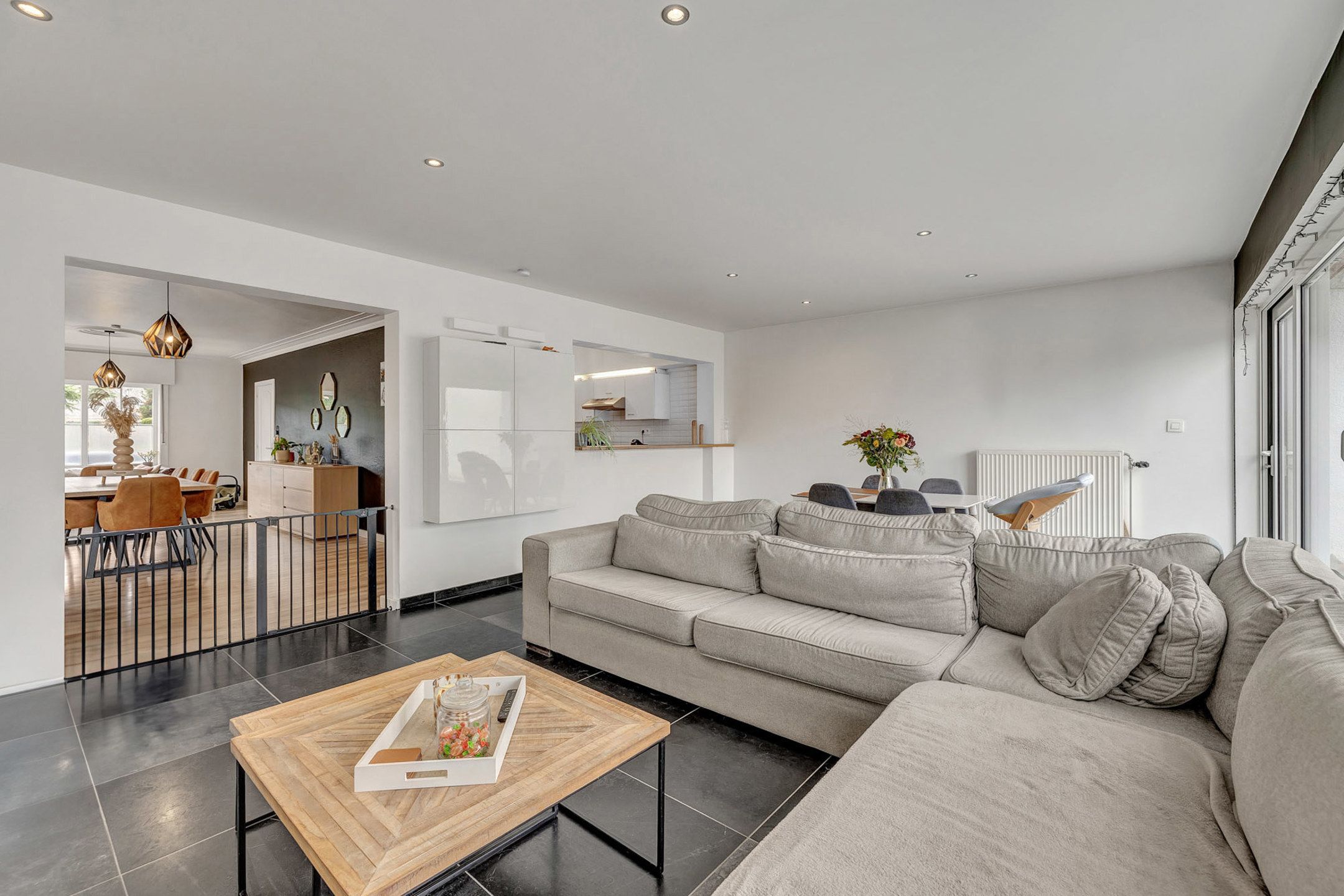 Instapklare woning met tuin en garage in rustige straat  foto 4