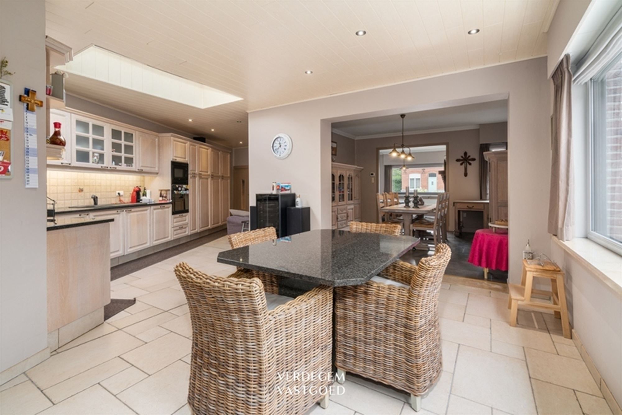 Karaktervolle woning met 3 slaapkamers en loods van 108m² foto 7