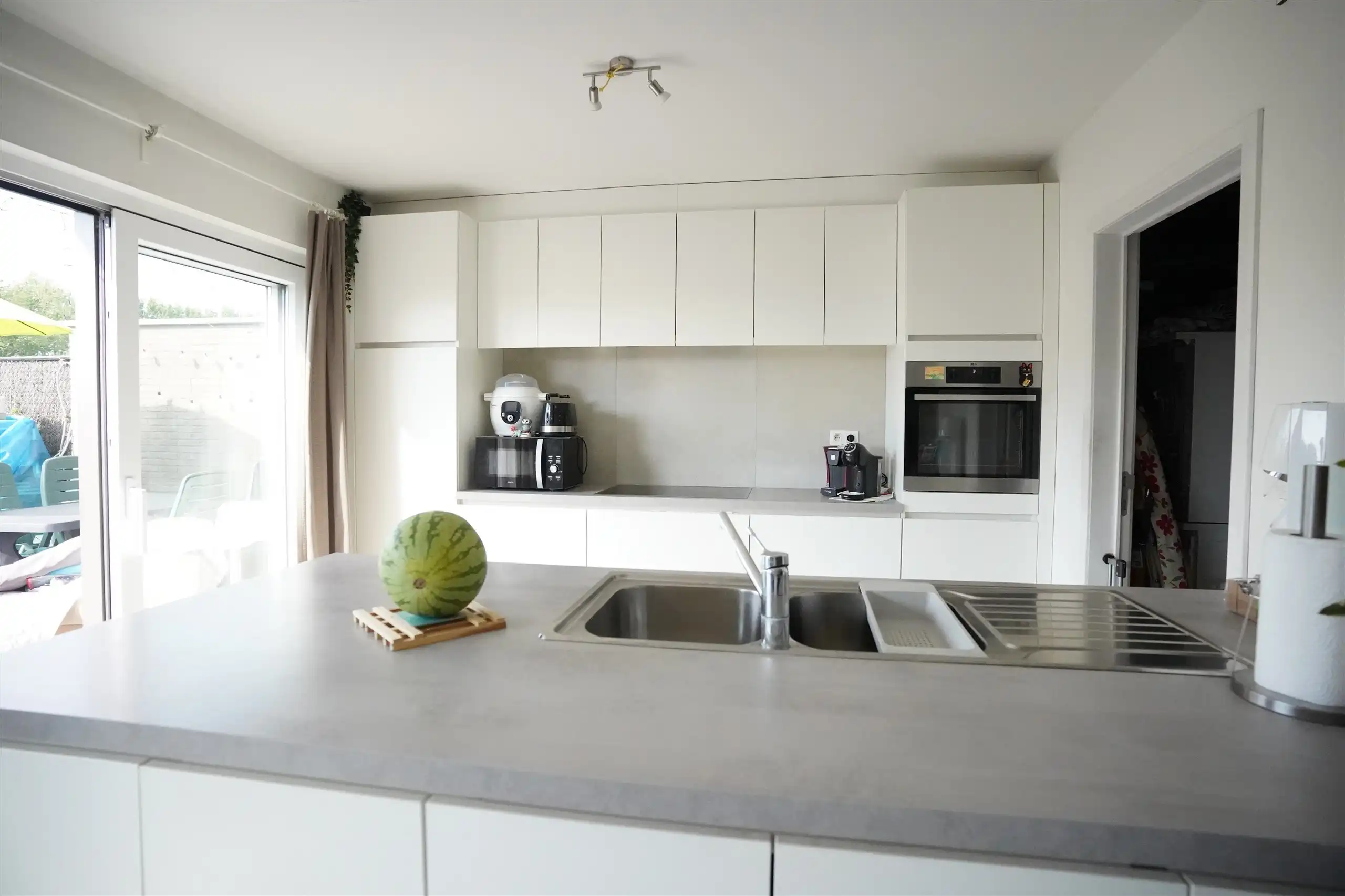 Jonge, verzorgde gezinswoning met tuin en garage foto 10