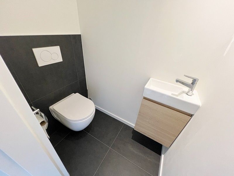 Volledig gerenoveerd appartement met 1 slaapkamer, kelderberging en garagebox foto 15