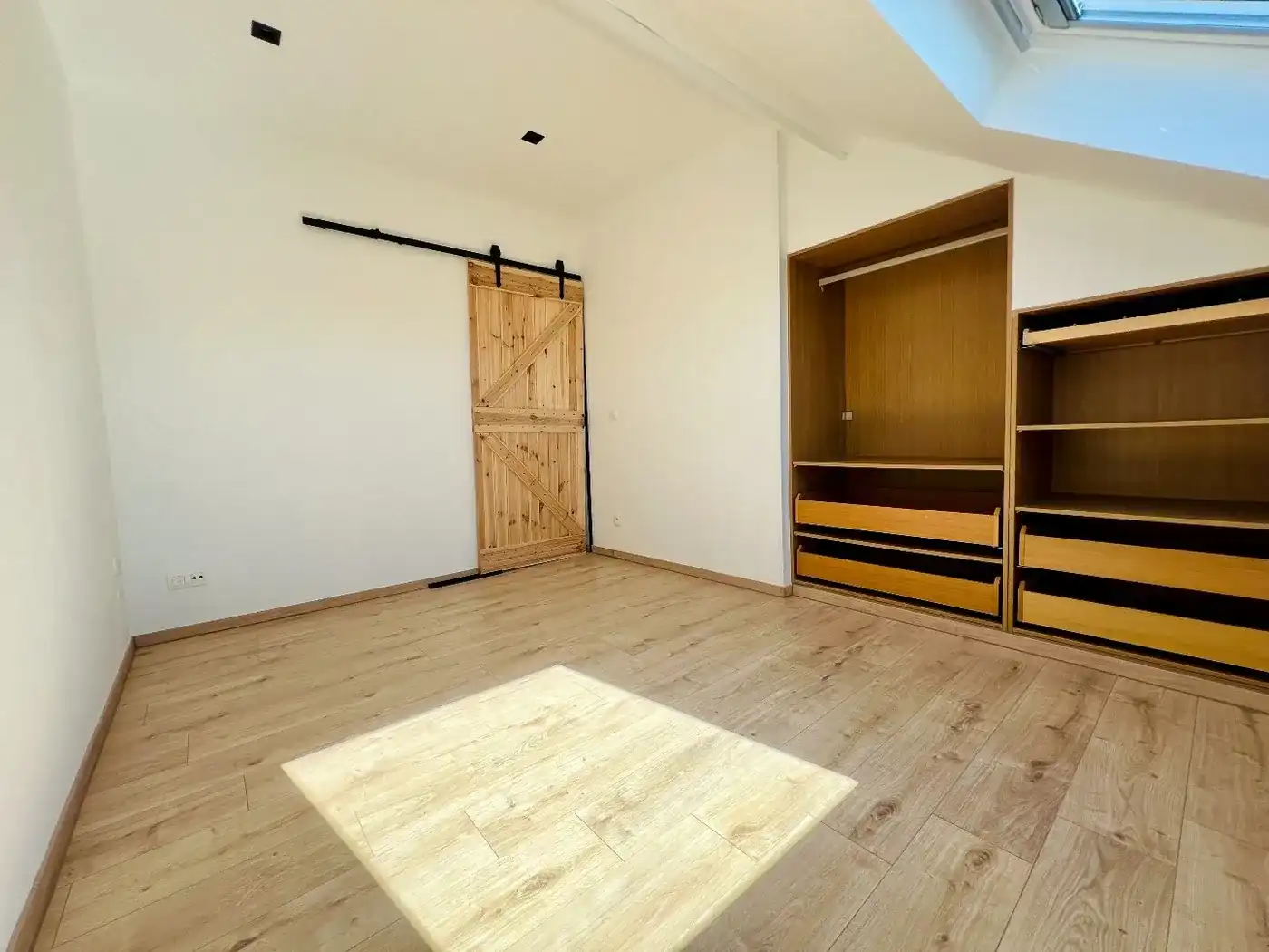 Ruime, moderne stadswoning met 3 slpks en ruime koer foto 16
