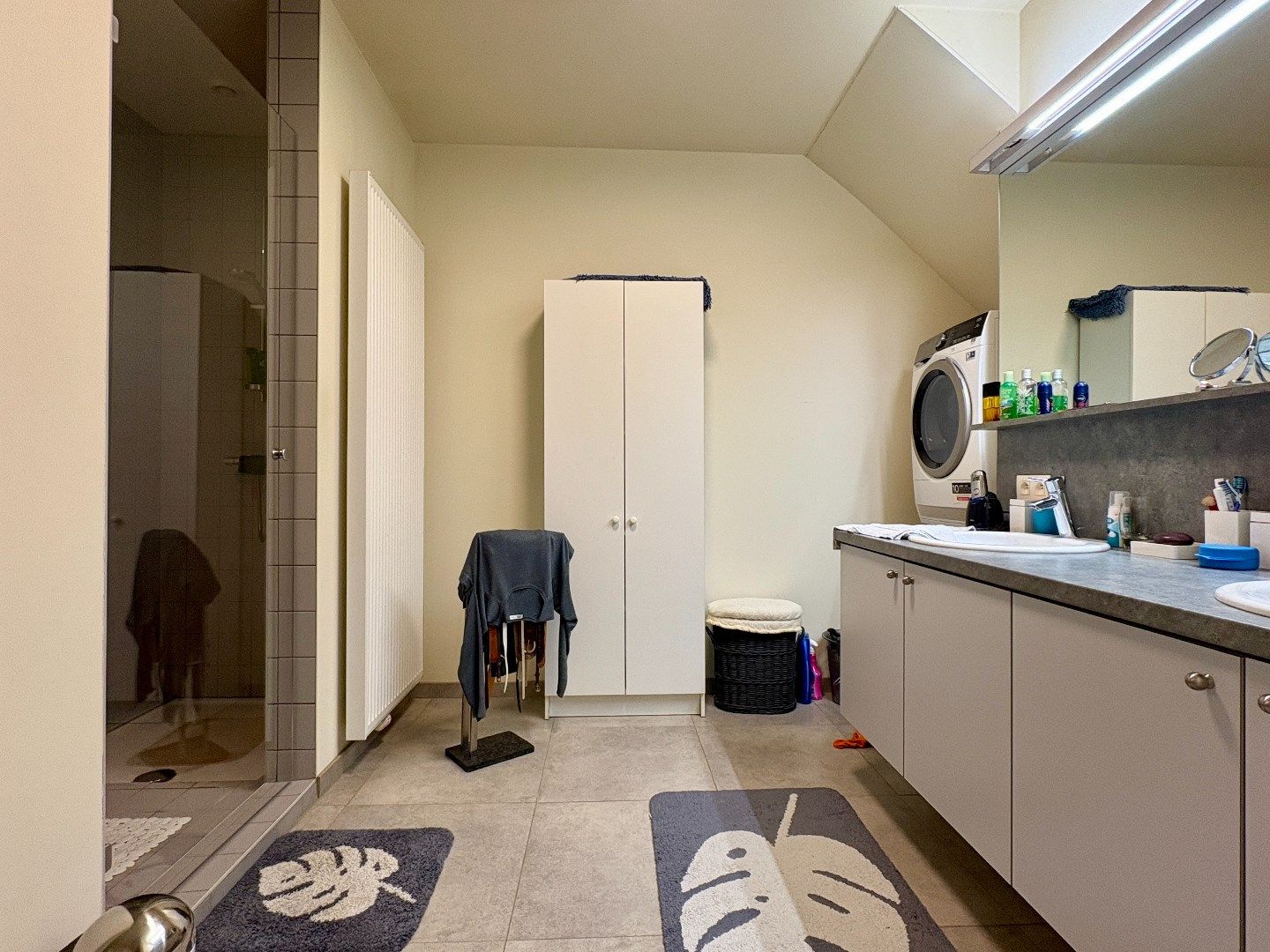 Hedendaags gelijkvloers appartement in centrum Kuurne. foto 8
