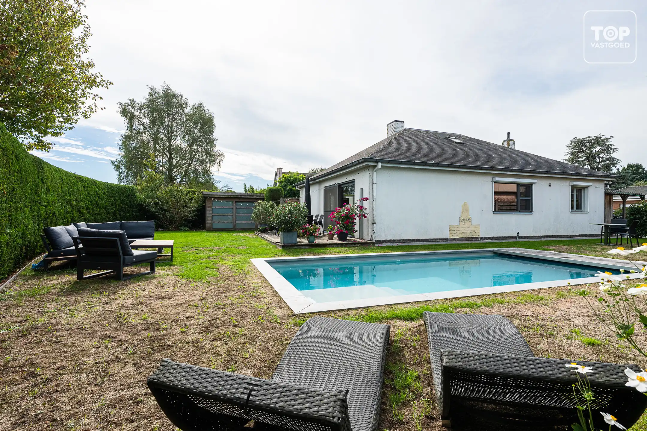 Vrijstaande, instapklare woning met zwembad en zonnige tuin foto 25