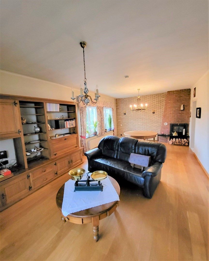 Halfopen bebouwing met garage en schitterende tuin. foto 7