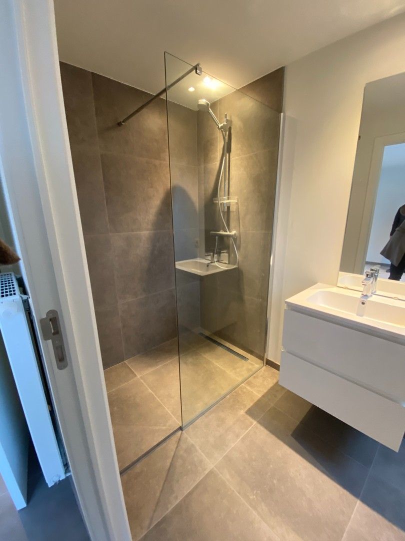 Modern dakappartement in loftstijl met terras – centrum Aarschot foto 5