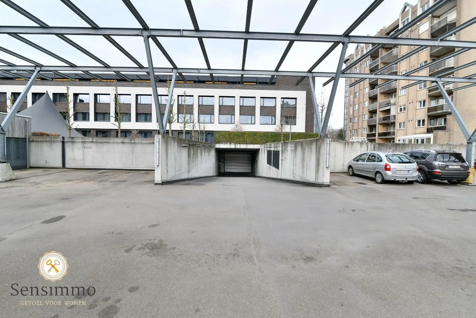Modern éénslaapkamerappartement met prive parking Stadsplein Genk foto 19