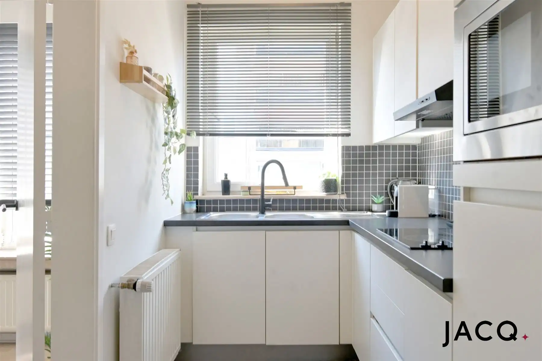 Instapklaar appartement met 2 slaapkamers en dubbele garage foto 6
