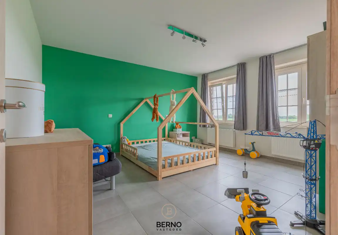 Recente en ruime gezinswoning met zonnige tuin foto 9
