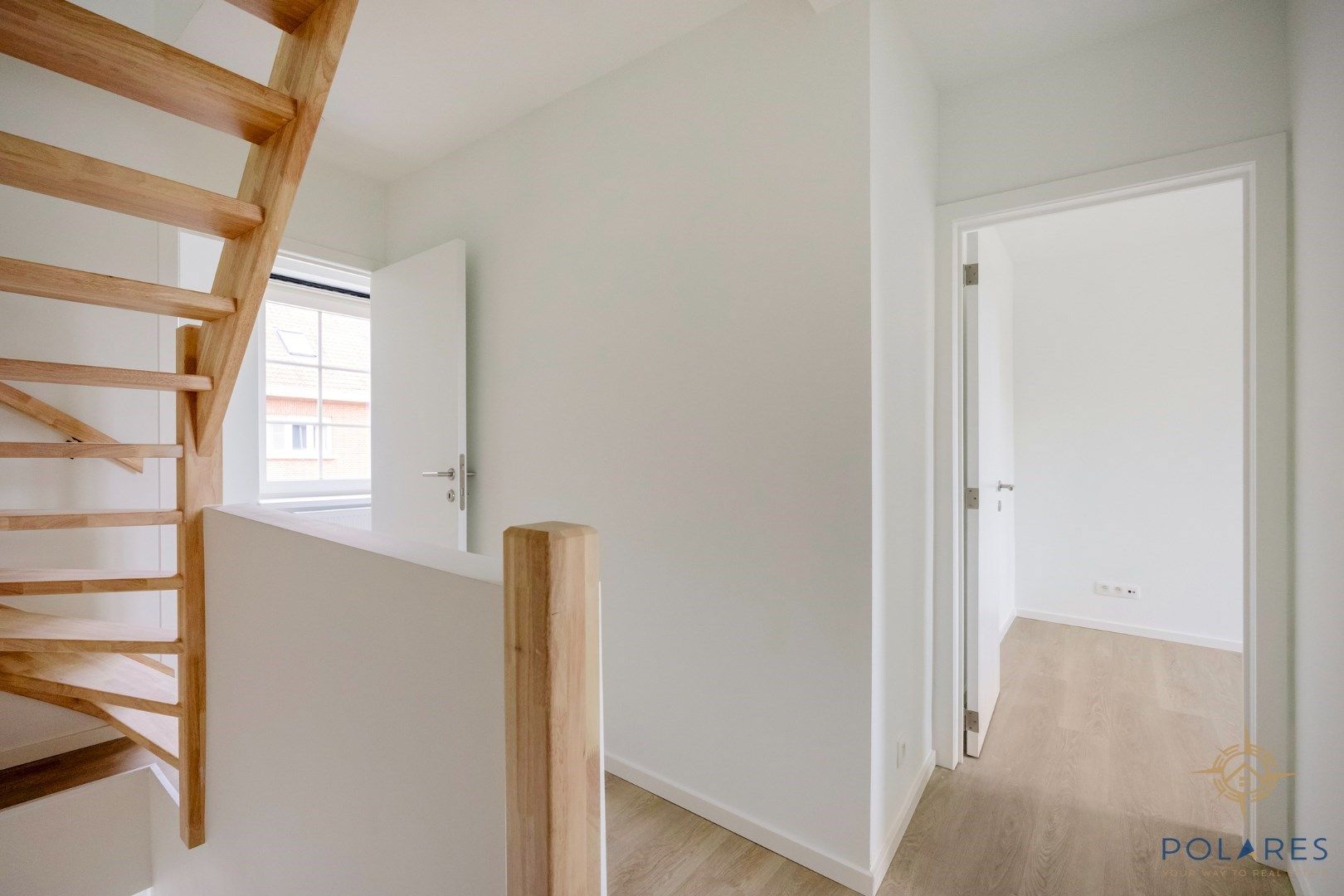 Gerenoveerde halfopen bebouwing op een uitstekende locatie. foto 11