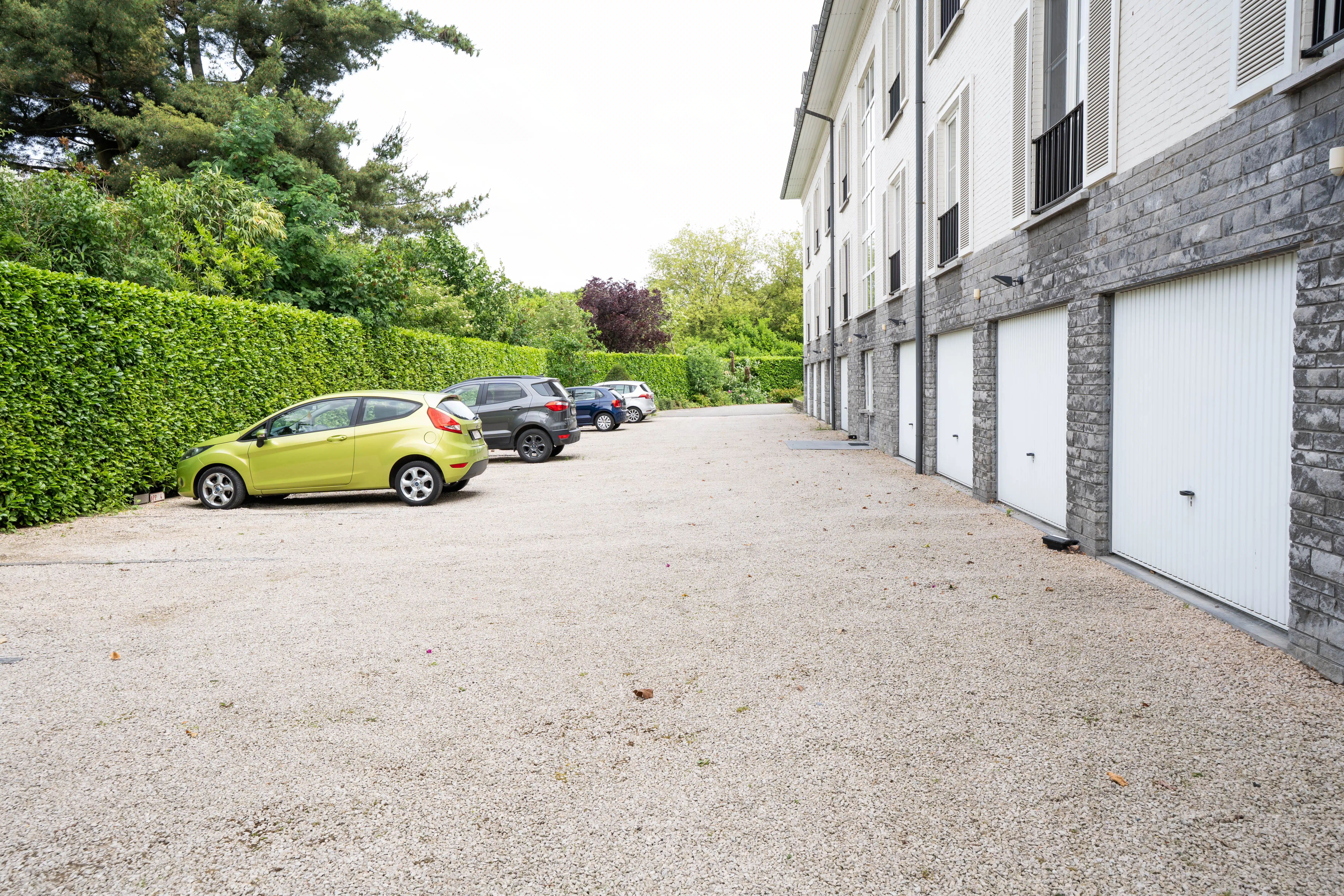 Licht en ruim hoekappartement met drie slaapkamers en garage foto 5