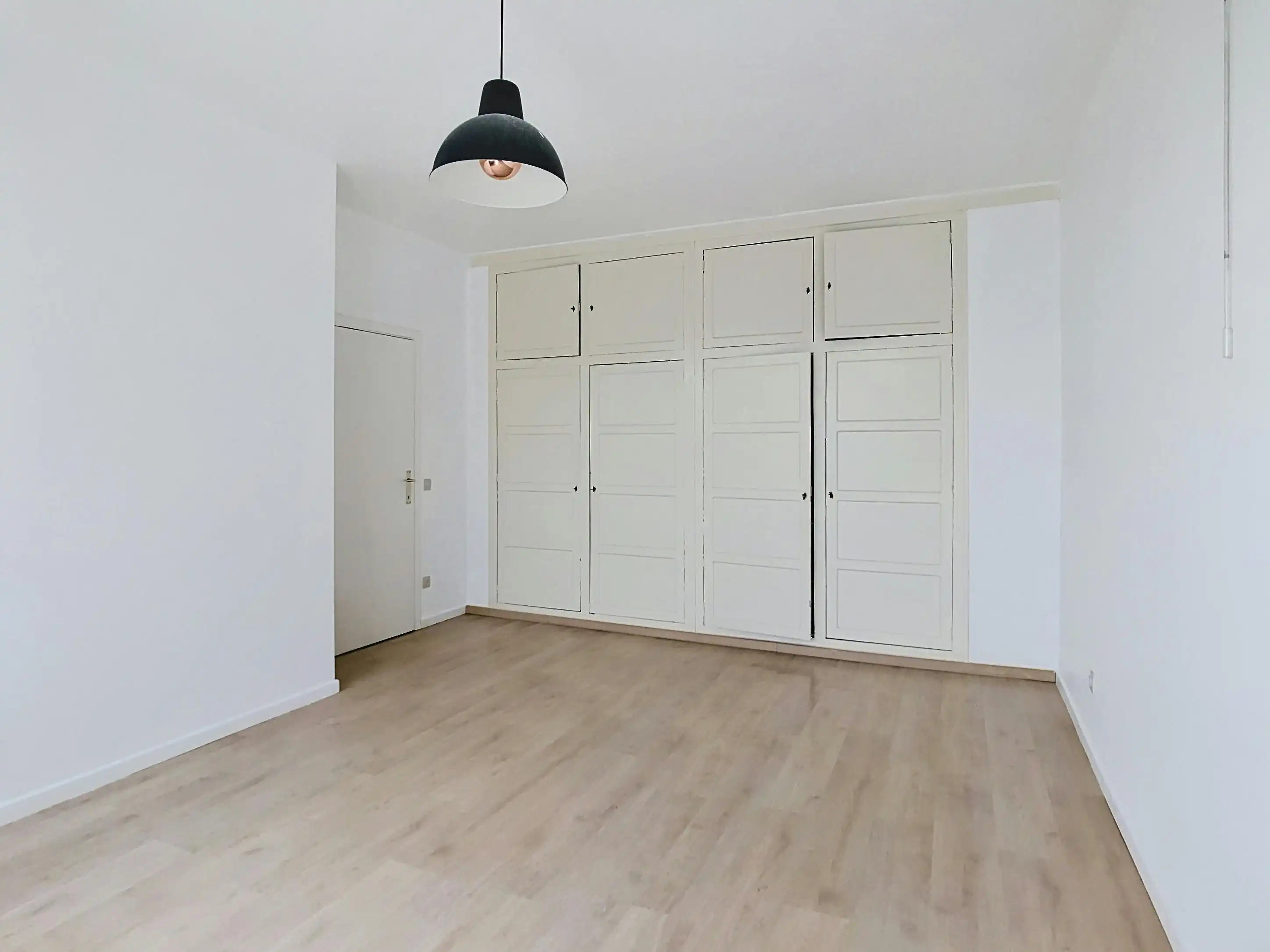 Lichtrijk en centraal gelegen ruim appartement met garage foto 15