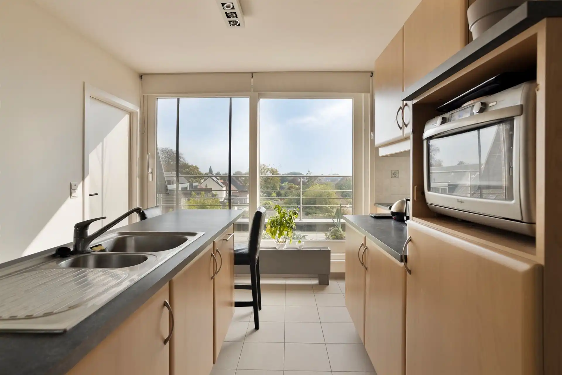 Dakappartement met schitterend terras en autostaanplaats foto 6