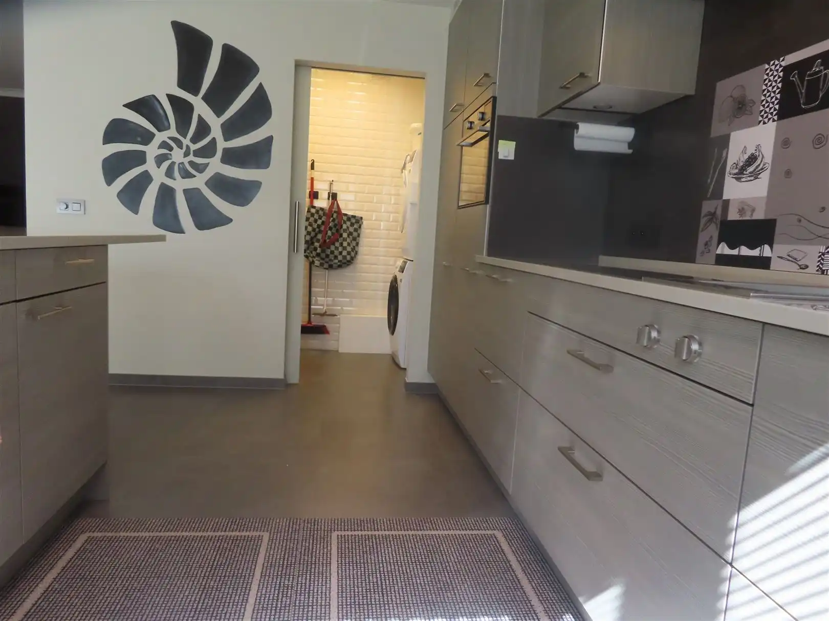 Luxueus gemeubeld 3-slaapkamerappartement met garage foto 6