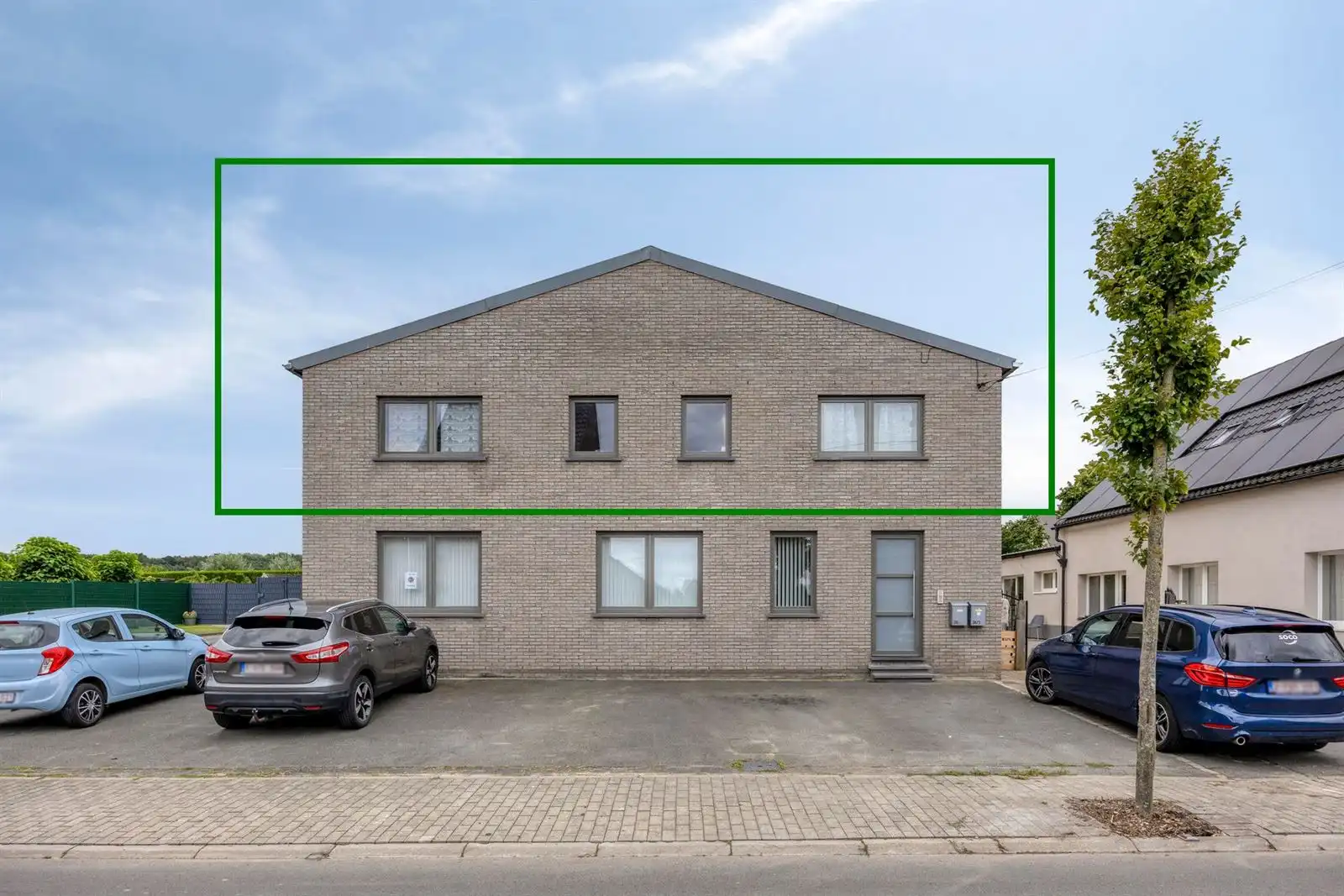 Ruim appartement met 4 slaapkamers te koop foto {{pictureIndex}}