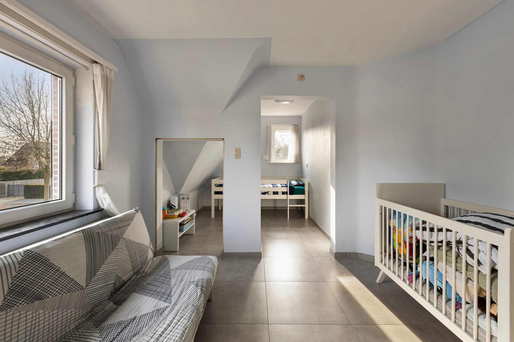 Ruim en stijlvol familiehuis, 4 Slaapkamers, grote tuin.  foto 24