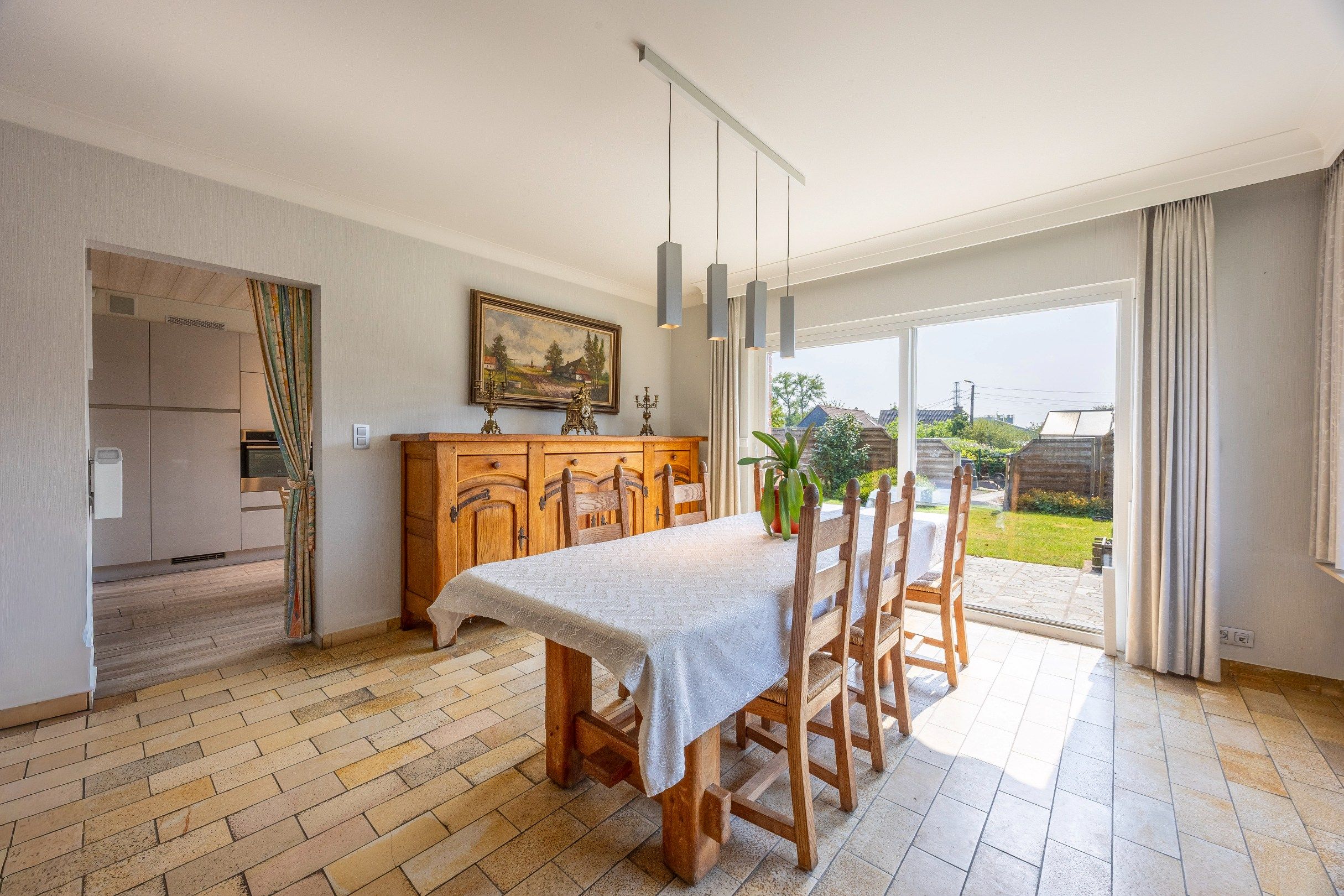 HALFOPEN WONING MET TUIN EN GARAGE foto 4