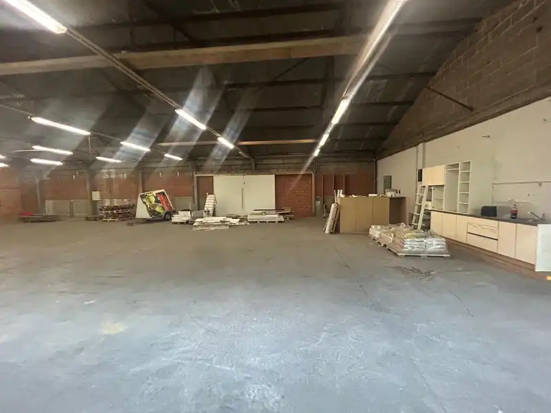 Veelzijdige opslag- of werkruimte van 270 m² foto 4