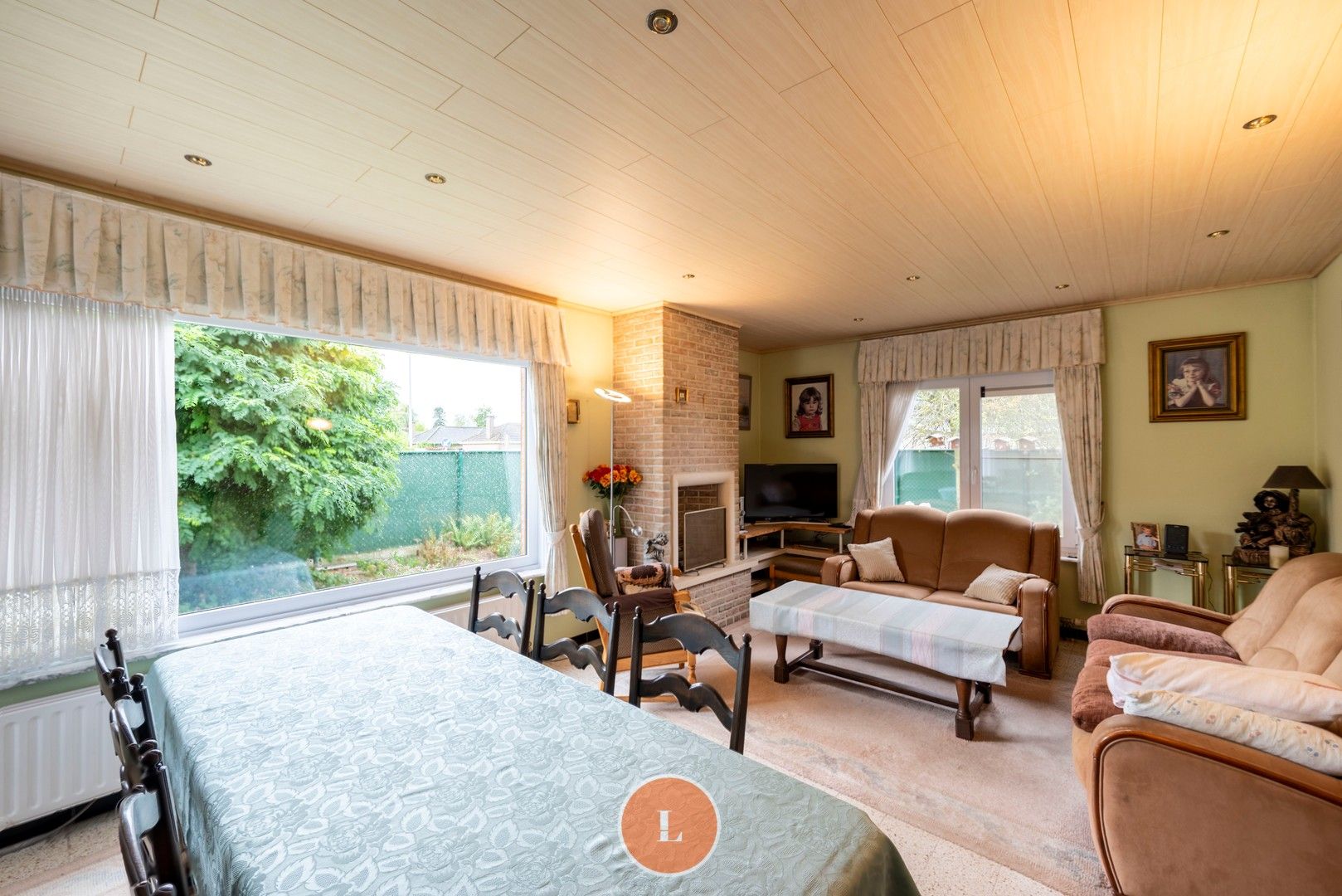 Te koop bungalow met 4 slaapkamers en ruime garage in rustige buurt foto 4