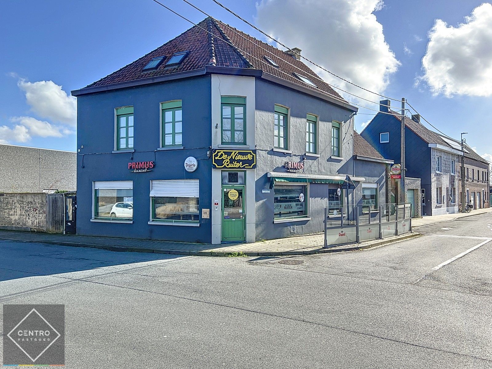 Véélzijdig vastgoed: voormalig café met woonst, ook geschikt voor handel, kantoorfunctie of diensten ! foto 3