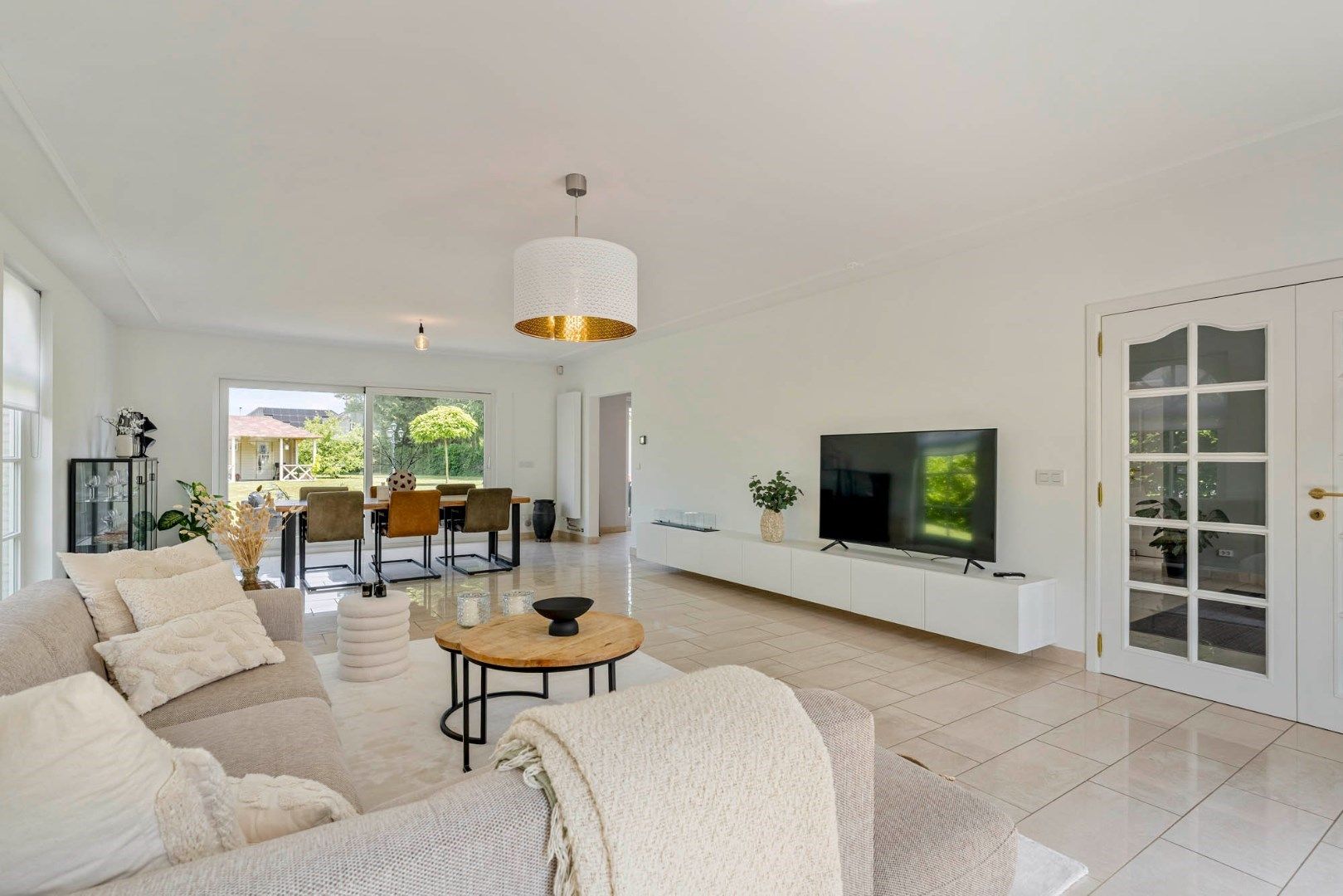 Ruime elegante villa met vrijstaande garage en tuin op 18a 99ca te Lanaken-Smeermaas foto 6